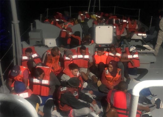 Armada rescata a 47 personas