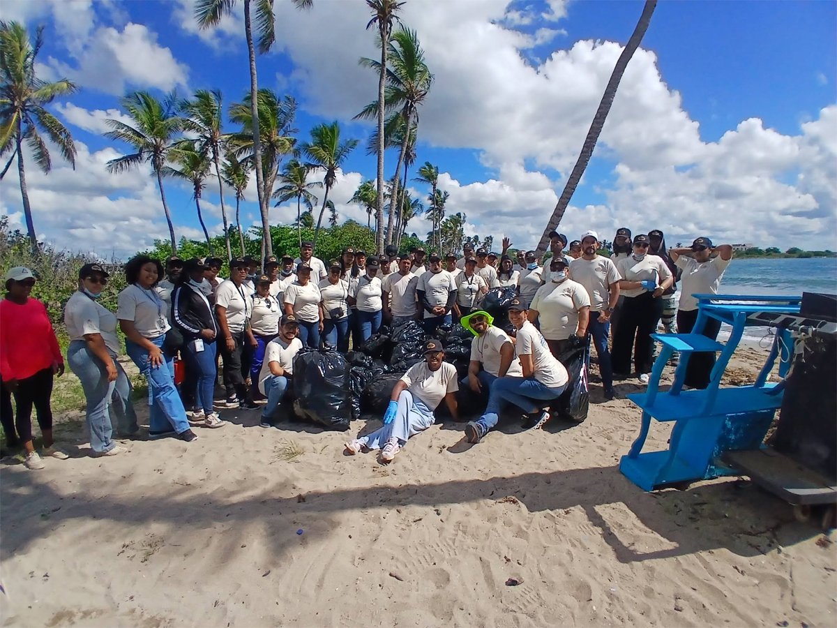Voluntarios de Agio Caribbean Tobacco